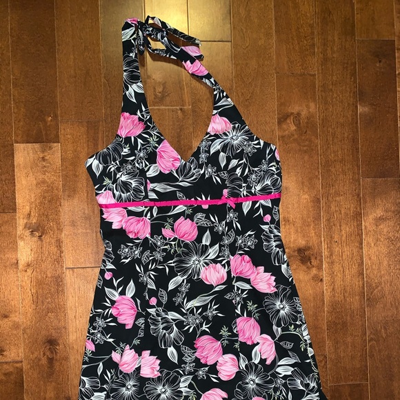 Knee length summer halter dress - Picture 1 of 3